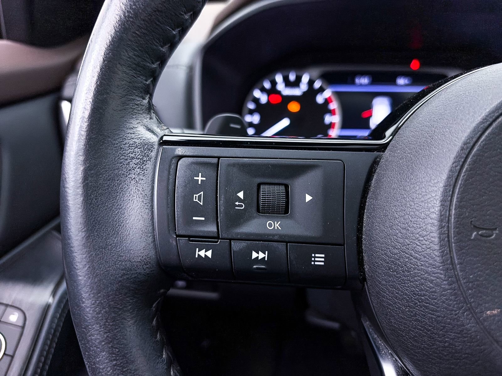 Used 2022 Nissan Rogue SL w/ SL Premium Package image 33