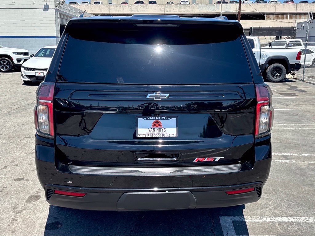 Used 2024 Chevrolet Suburban RST RWD image 4