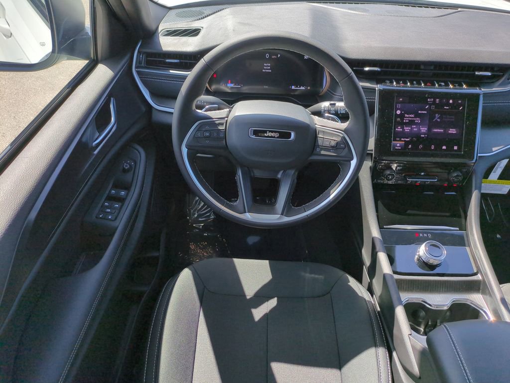New 2025 Jeep Grand Cherokee Laredo AWD/4WD image 16