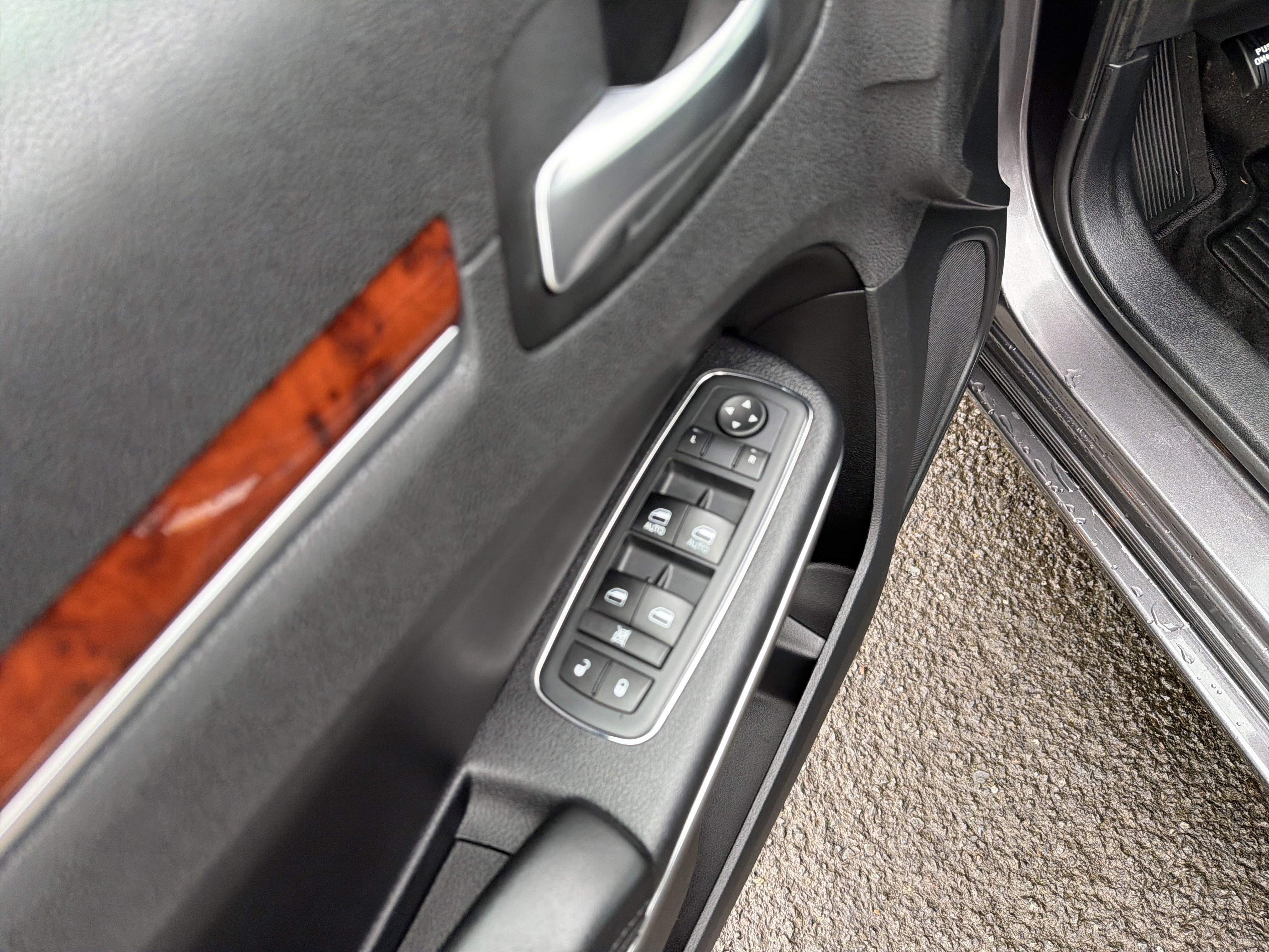 Used 2013 Chrysler 300 image 15