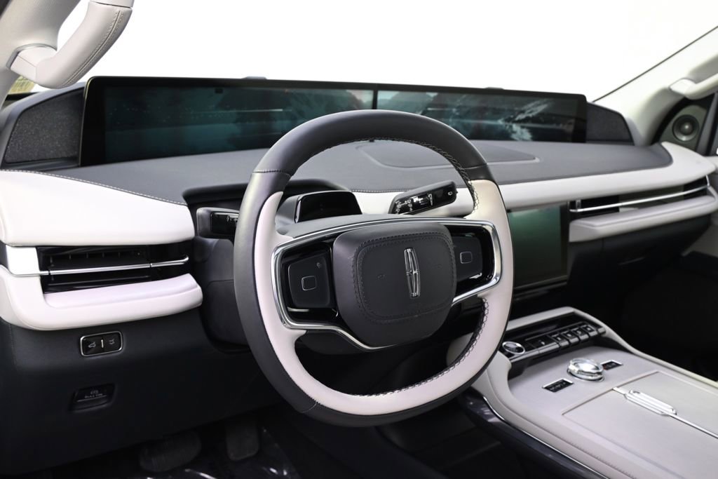 New 2026 Lincoln Navigator Reserve w/ Jet Appearance Package AWD/4WD image 11