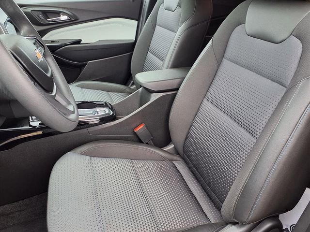 Used 2025 Chevrolet Trax LT image 3