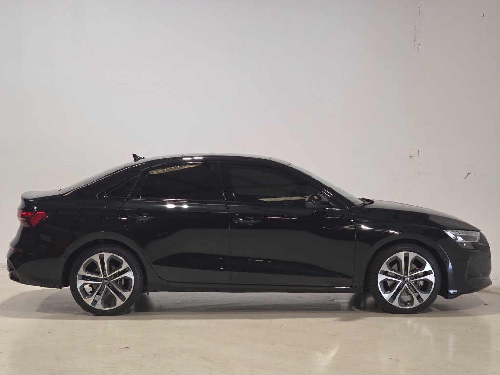 Used 2025 Audi A3 2.0T Premium w/ Black Optic Package AWD/4WD image 4