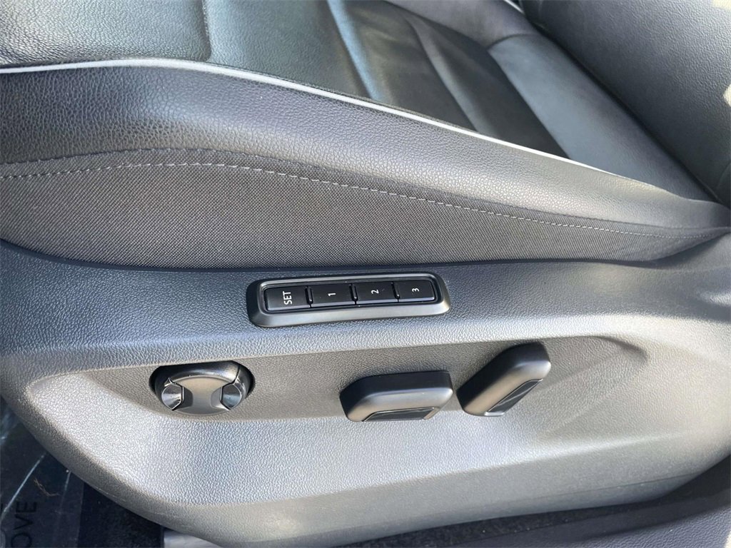 Used 2019 Volkswagen Tiguan SEL Premium image 19