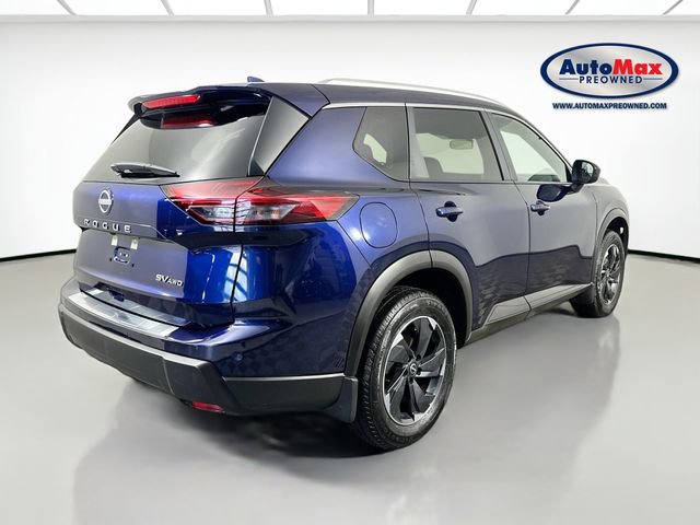 Used 2024 Nissan Rogue SV w/ SV Premium Package image 2