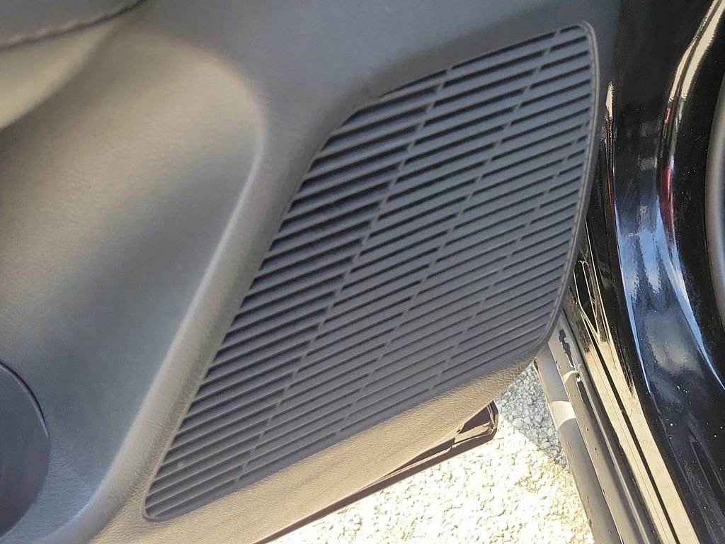 Certified 2025 Nissan Kicks SR image 23