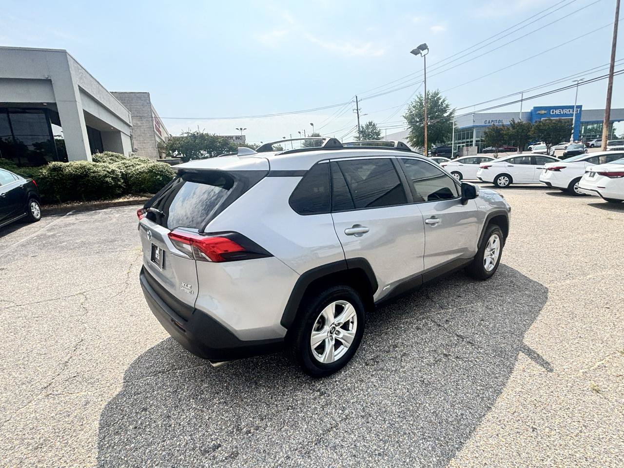 Used 2020 Toyota RAV4 XLE AWD/4WD image 25
