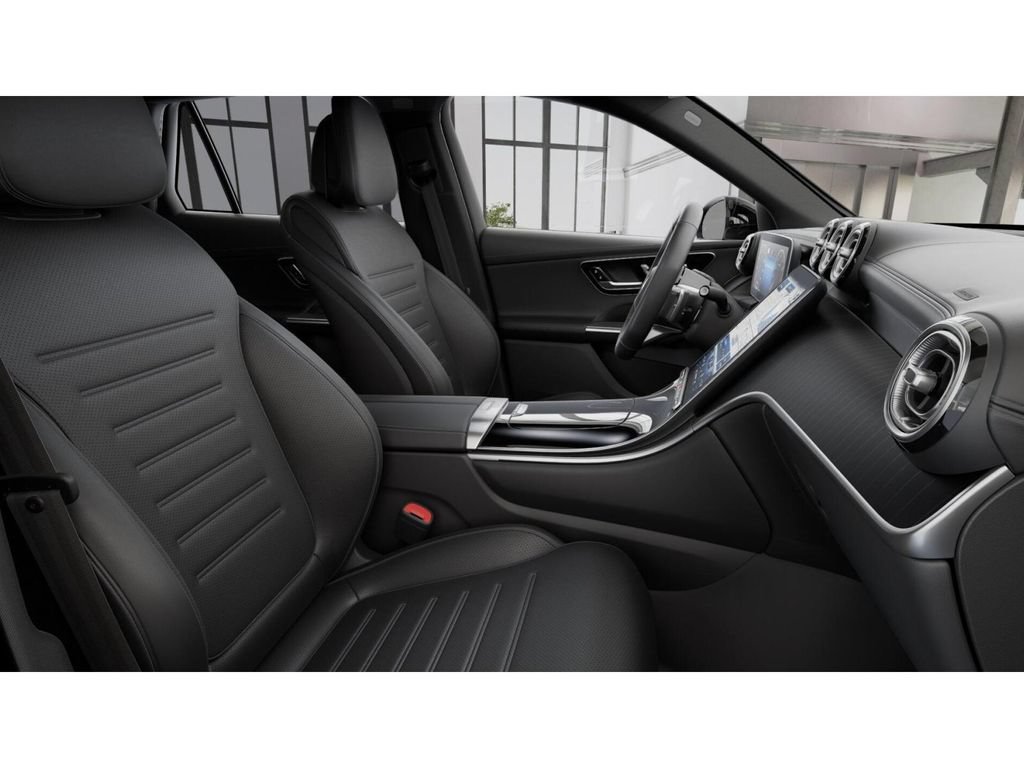 Certified 2025 Mercedes-Benz GLC 300 4MATIC image 4