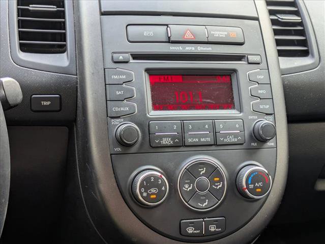 Used 2013 Kia Soul + FWD image 8
