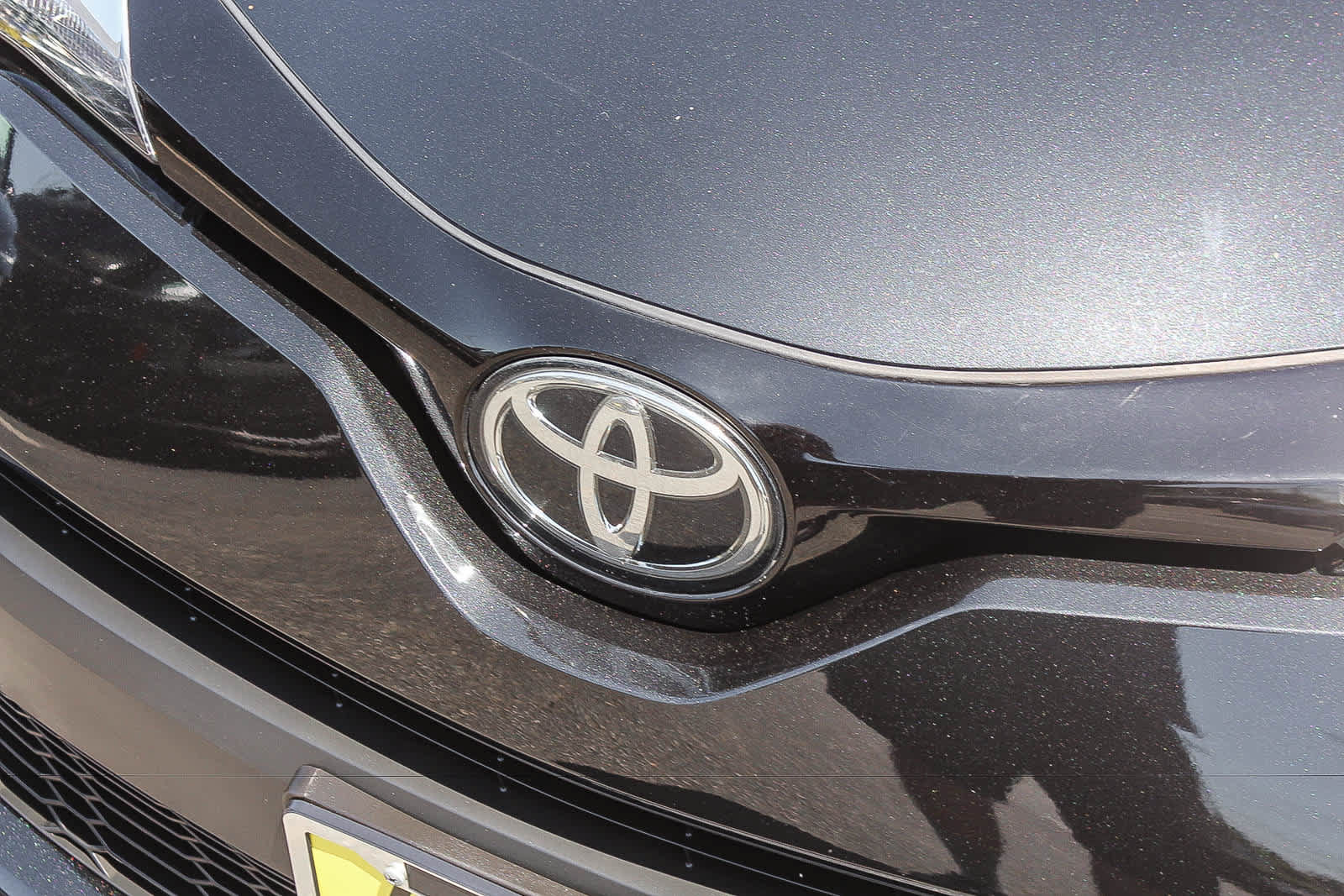 Used 2021 Toyota C-HR XLE FWD image 14