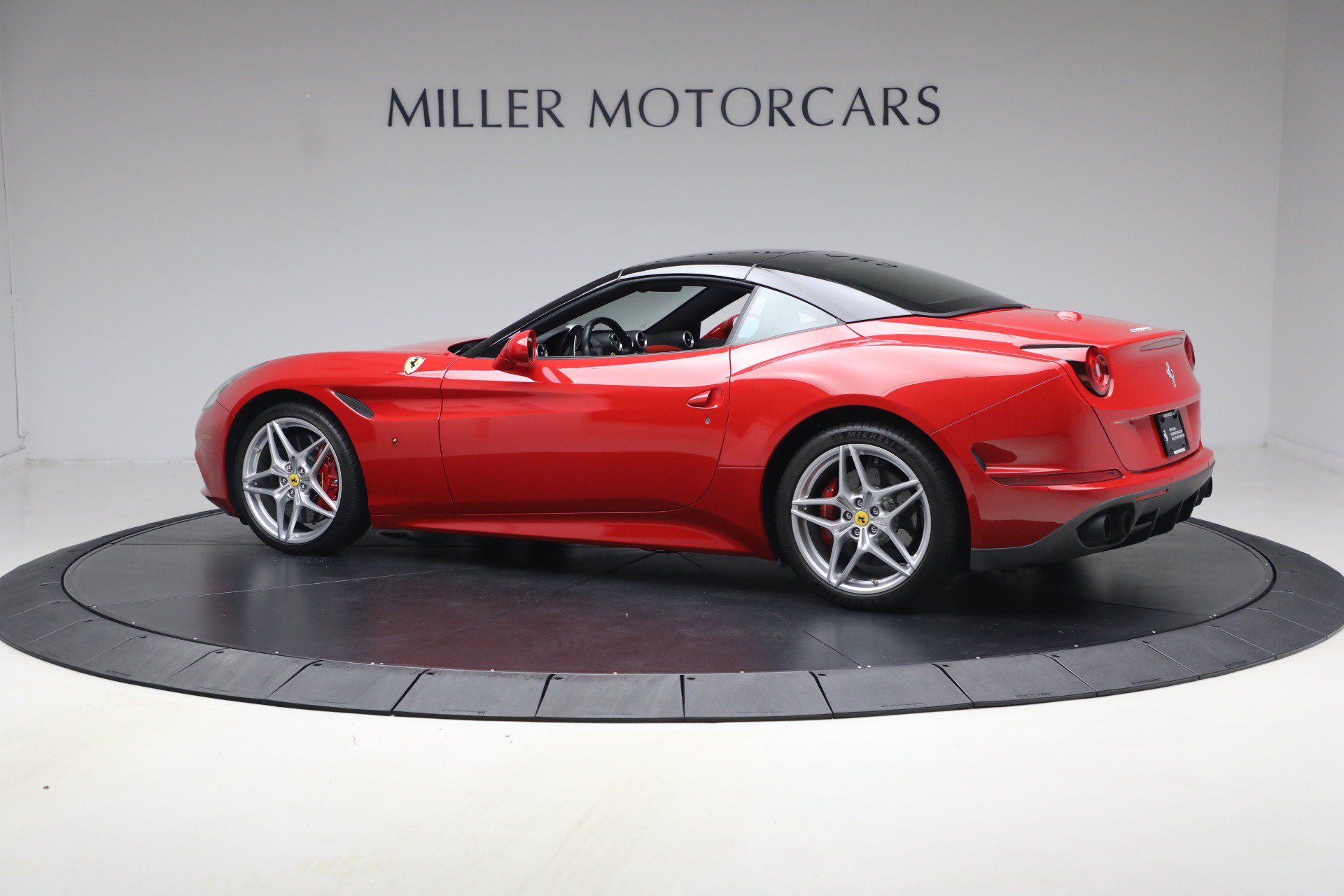 Certified 2017 Ferrari California T RWD image 32