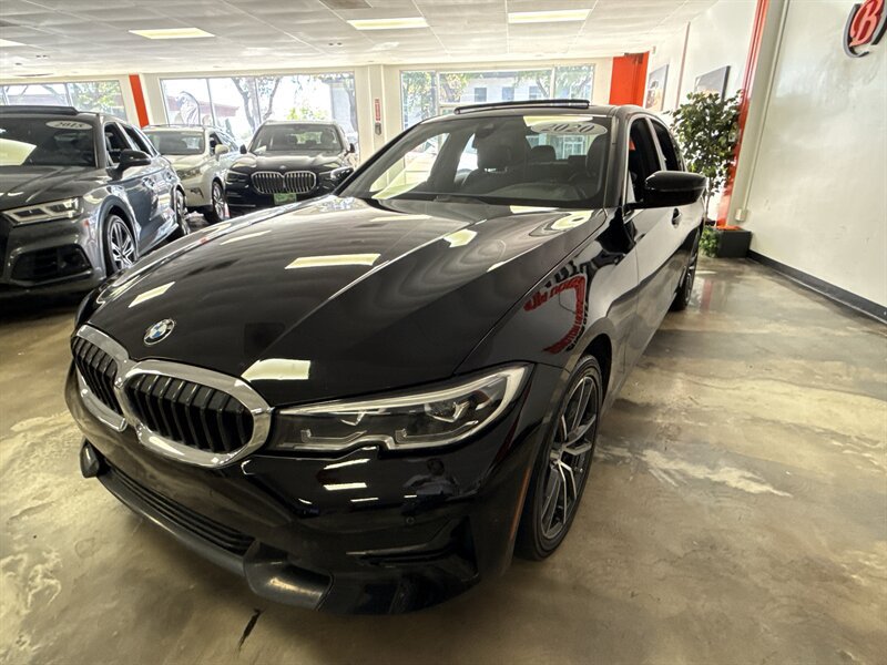 Used 2020 BMW 330i Sedan w/ Convenience Package RWD image 3