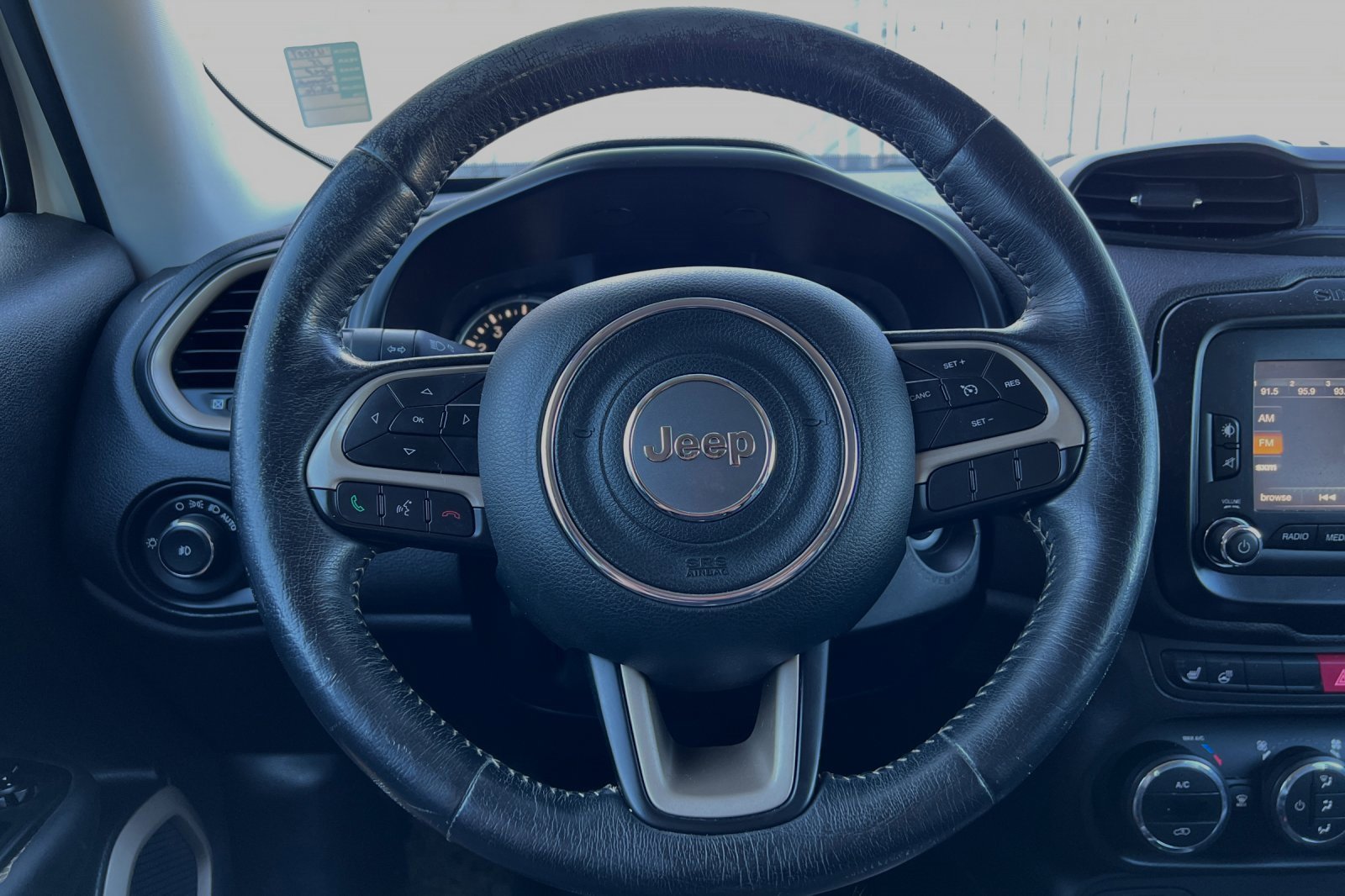 Used 2015 Jeep Renegade Limited image 24