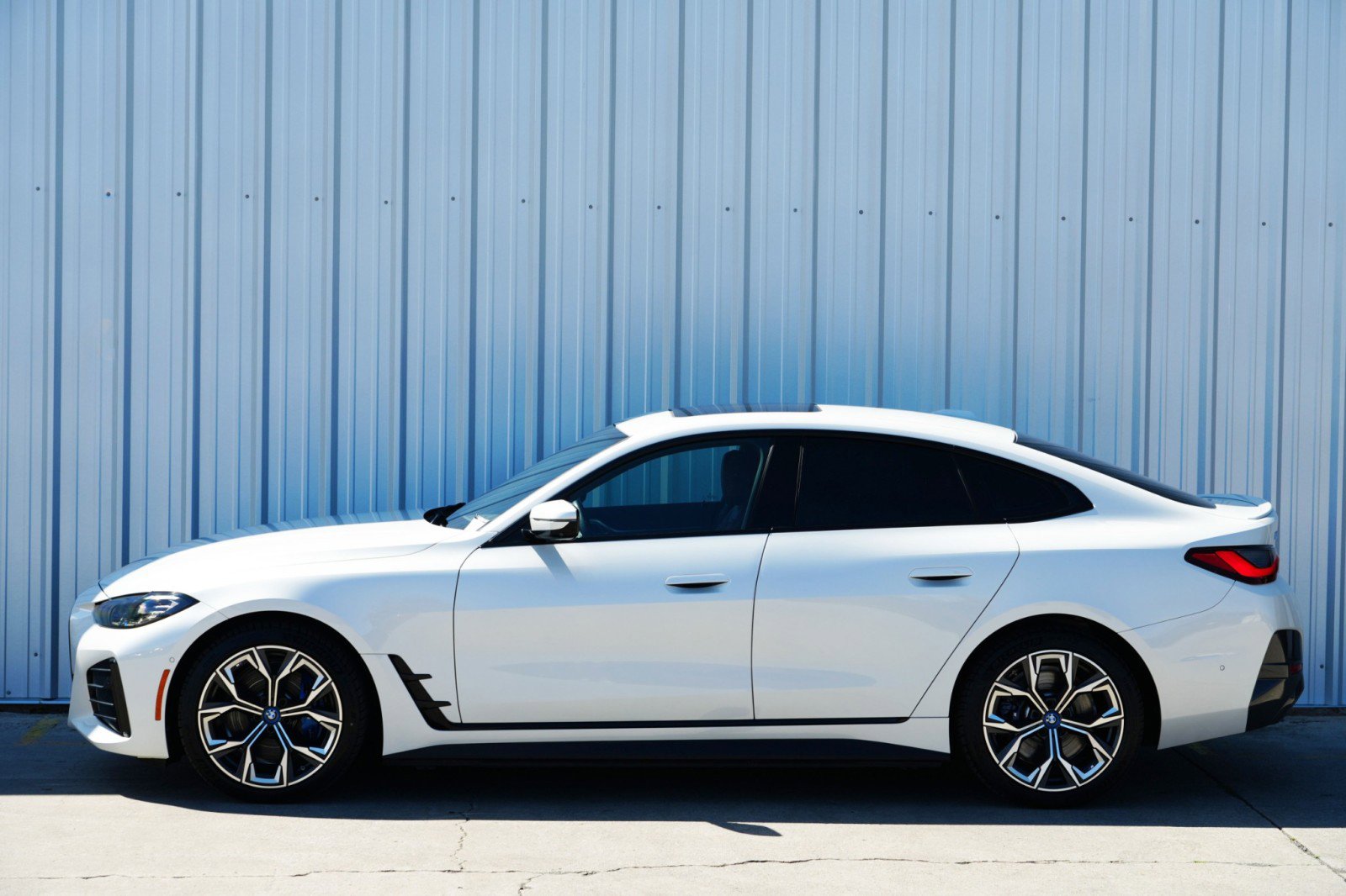 Used 2022 BMW i4 eDrive40 w/ M Sport Package image 52