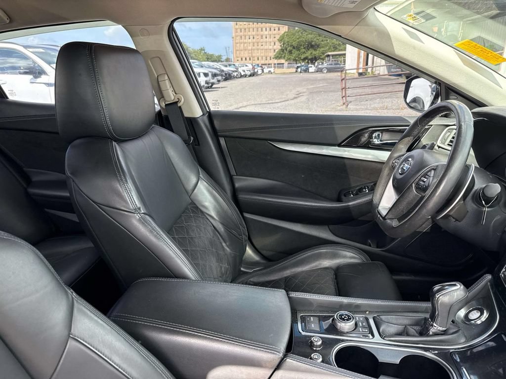 Used 2016 Nissan Maxima SR FWD image 11