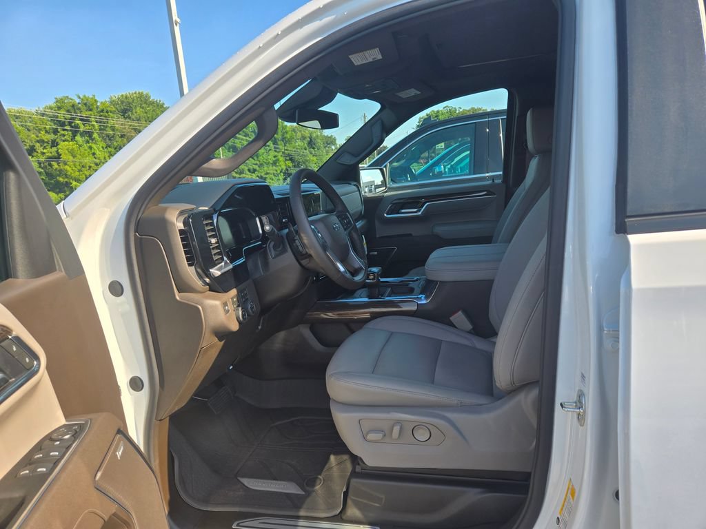 New 2026 Chevrolet Silverado 1500 RST w/ Redline Edition AWD/4WD image 7