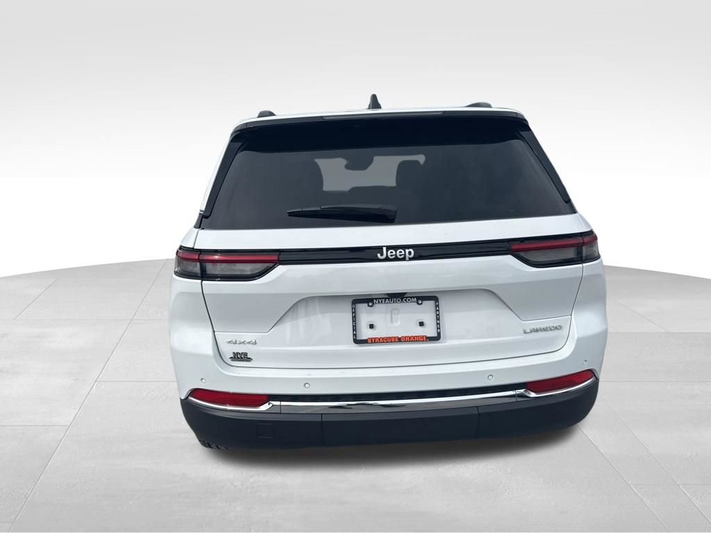 Used 2025 Jeep Grand Cherokee Laredo X image 4