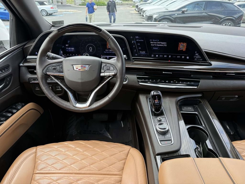 Used 2023 Cadillac Escalade ESV Premium Luxury w/ Performance Package AWD/4WD image 31