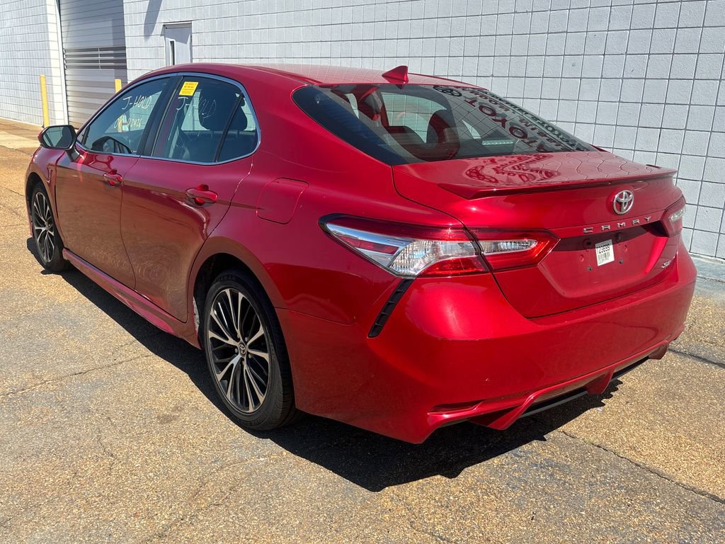 Used 2020 Toyota Camry SE FWD image 5