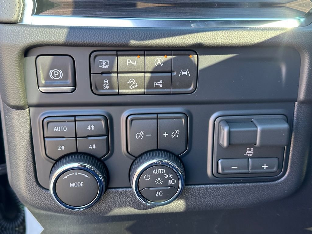 New 2026 Chevrolet Suburban Premier AWD/4WD image 22