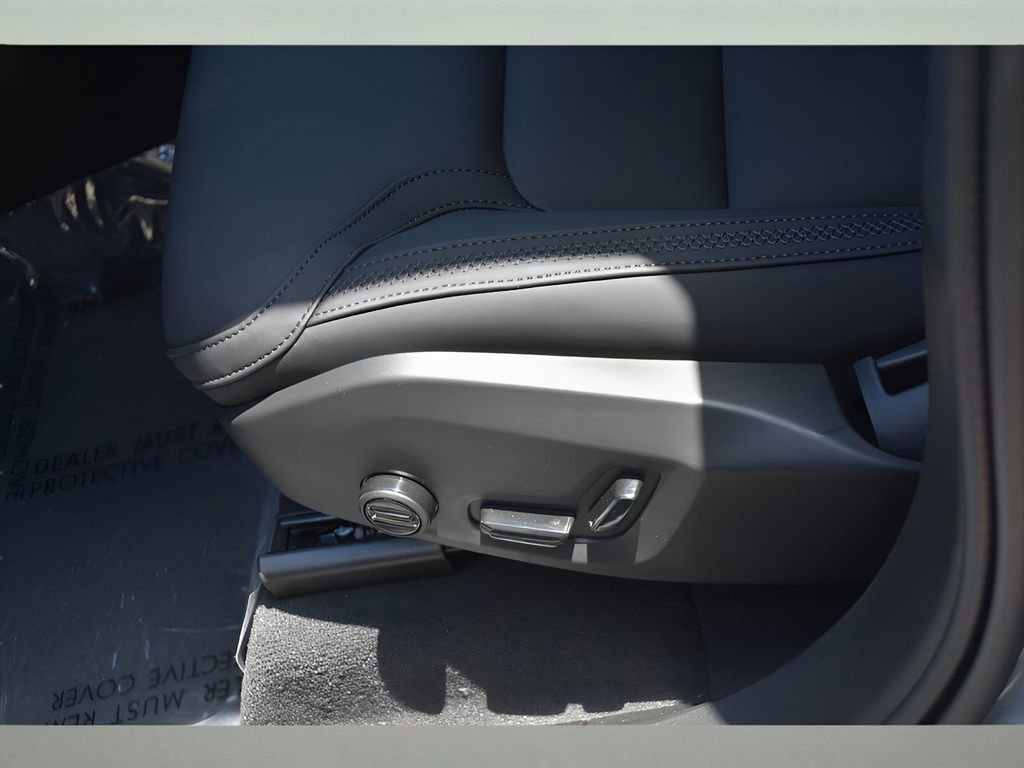 New 2026 Volvo XC90 B6 Plus w/ Protection Package Premier image 34