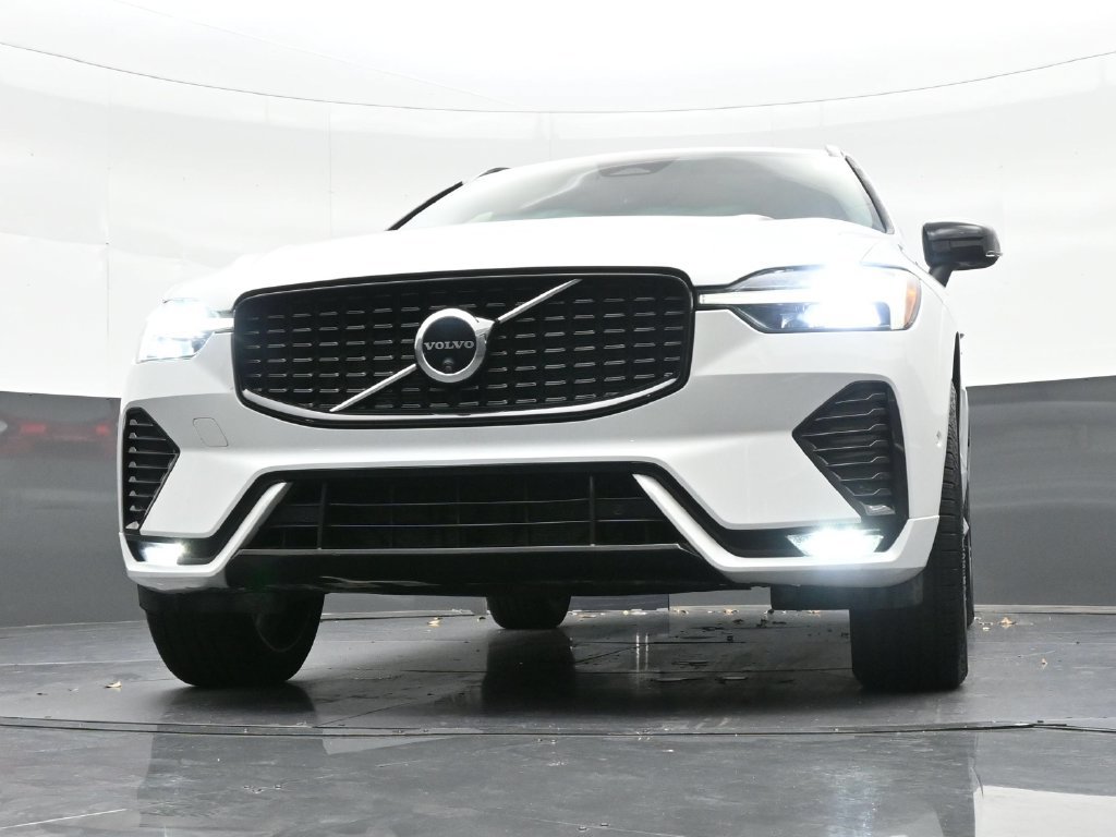Certified 2024 Volvo XC60 B5 Plus AWD/4WD image 25
