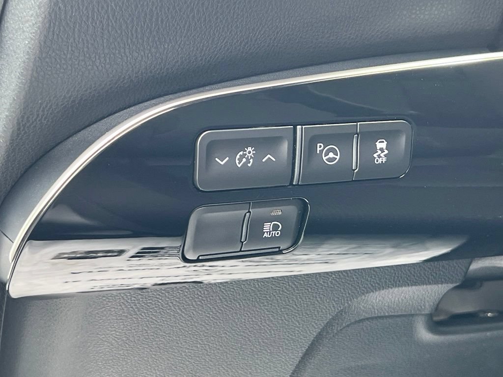 Certified 2022 Toyota Prius LE FWD image 34