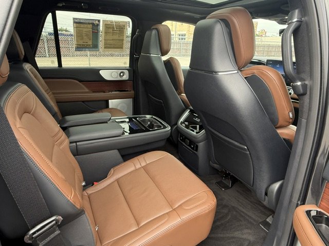 Used 2023 Lincoln Navigator Reserve AWD/4WD image 23