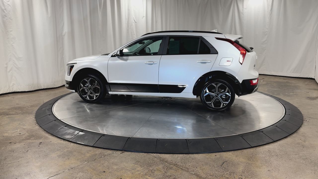 Certified 2025 Kia Niro EX Touring image 6
