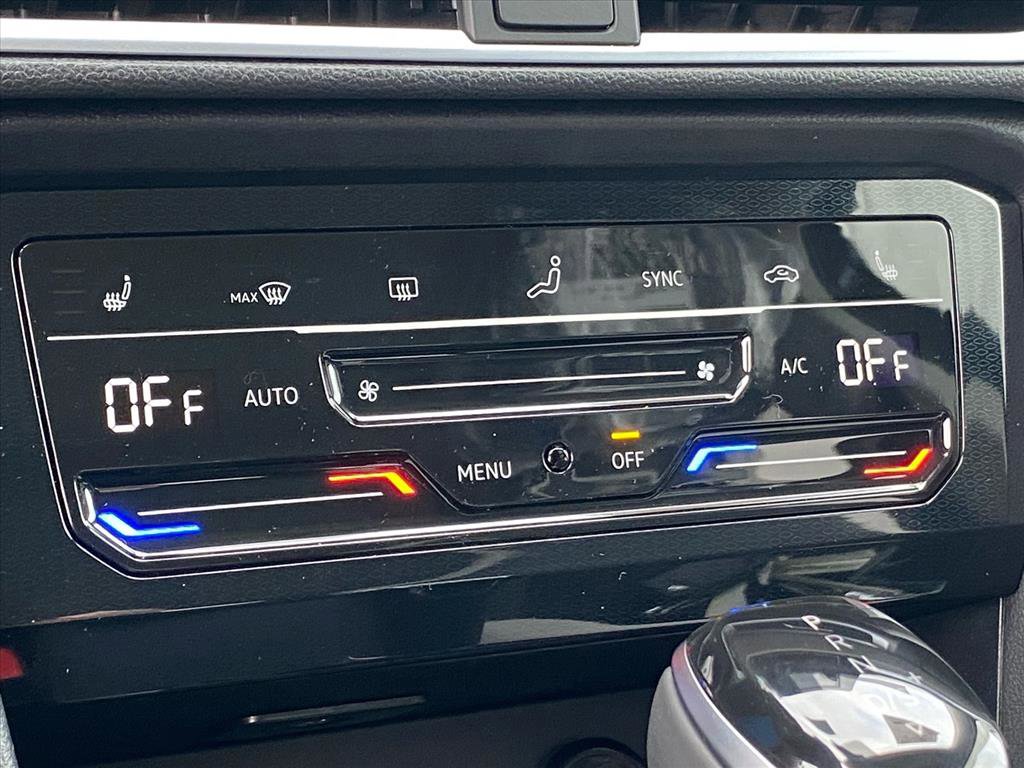 New 2026 Volkswagen Taos SE image 6