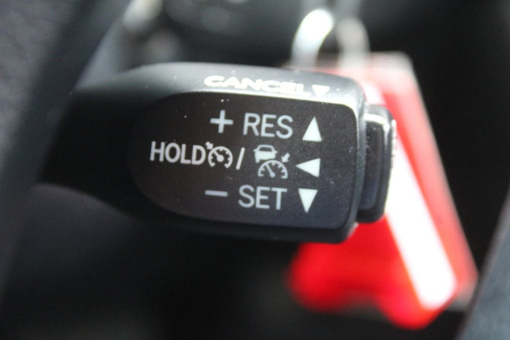 Used 2018 Toyota RAV4 LE FWD image 31
