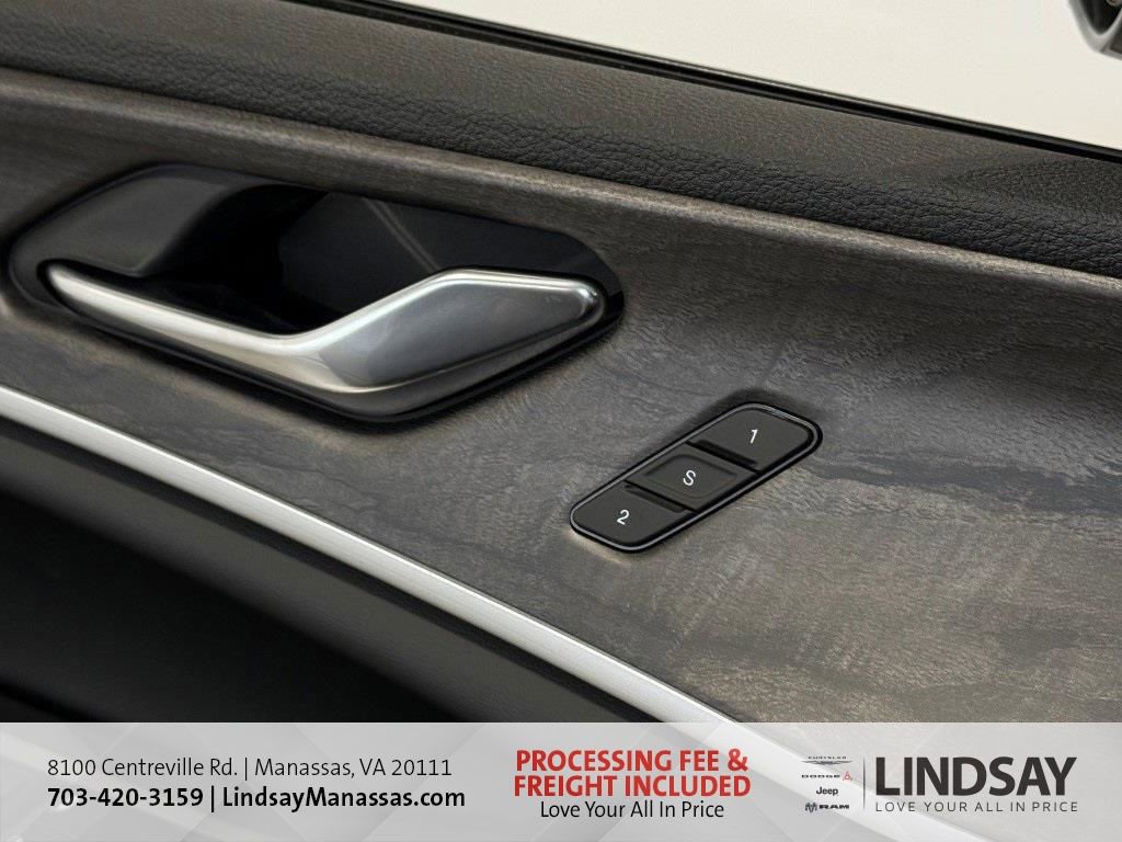 New 2025 Jeep Grand Cherokee Limited w/ Luxury Tech Group II image 34