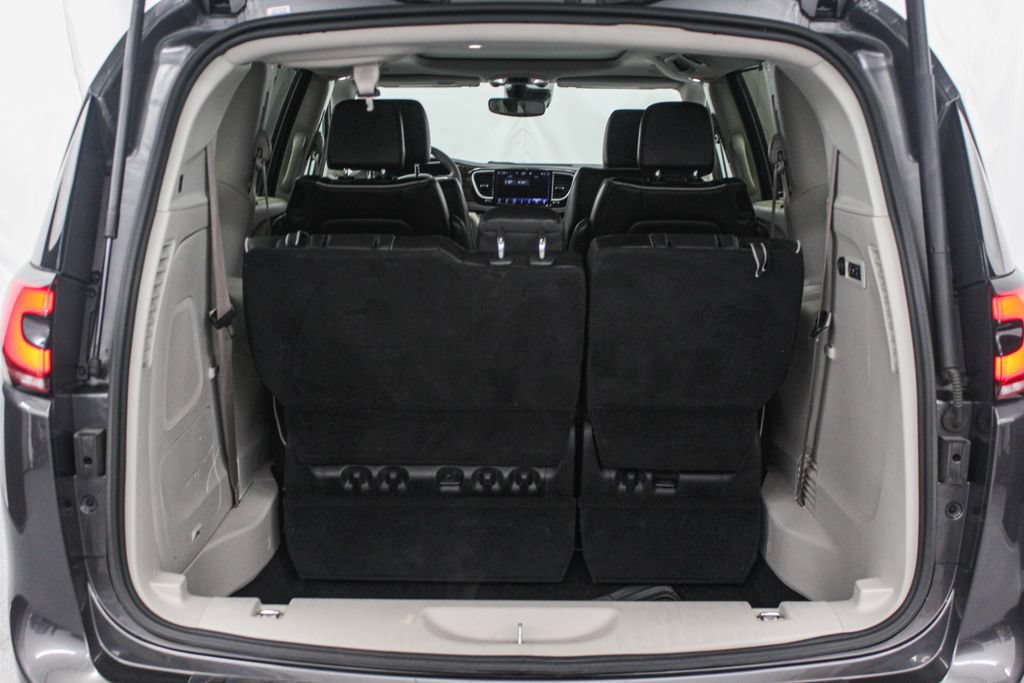 Used 2022 Chrysler Pacifica Limited FWD image 11