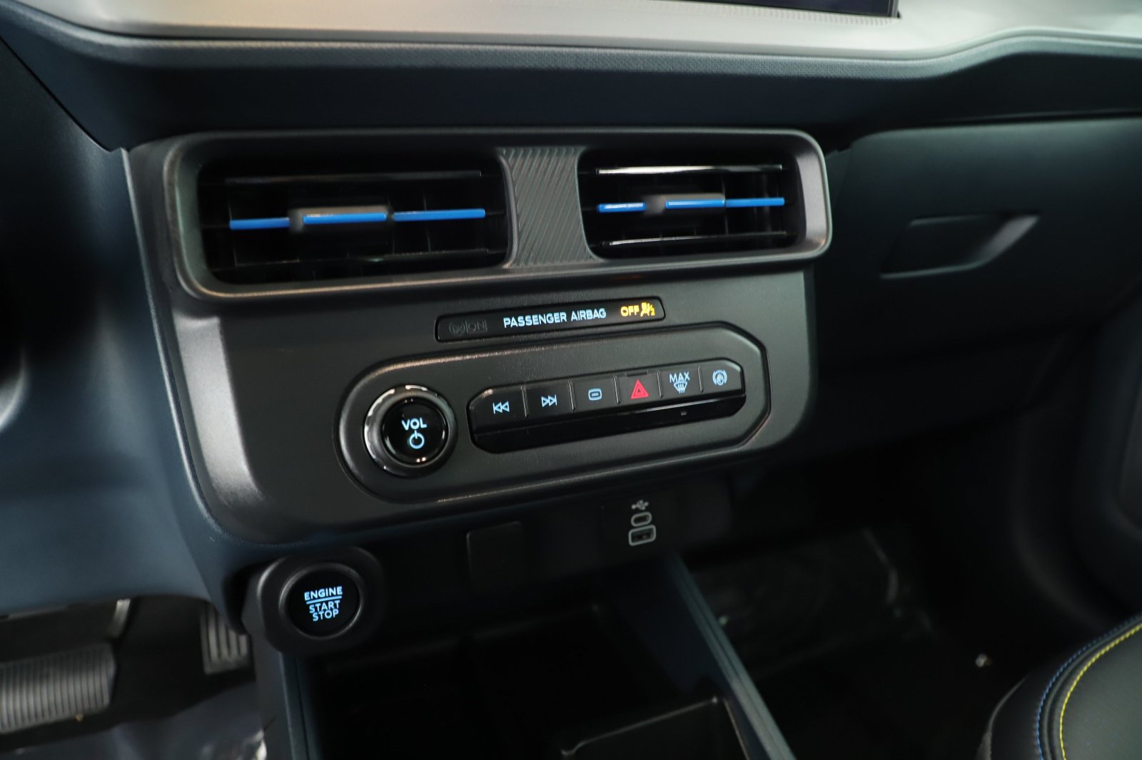 Certified 2025 Ford Maverick Lobo AWD/4WD image 13