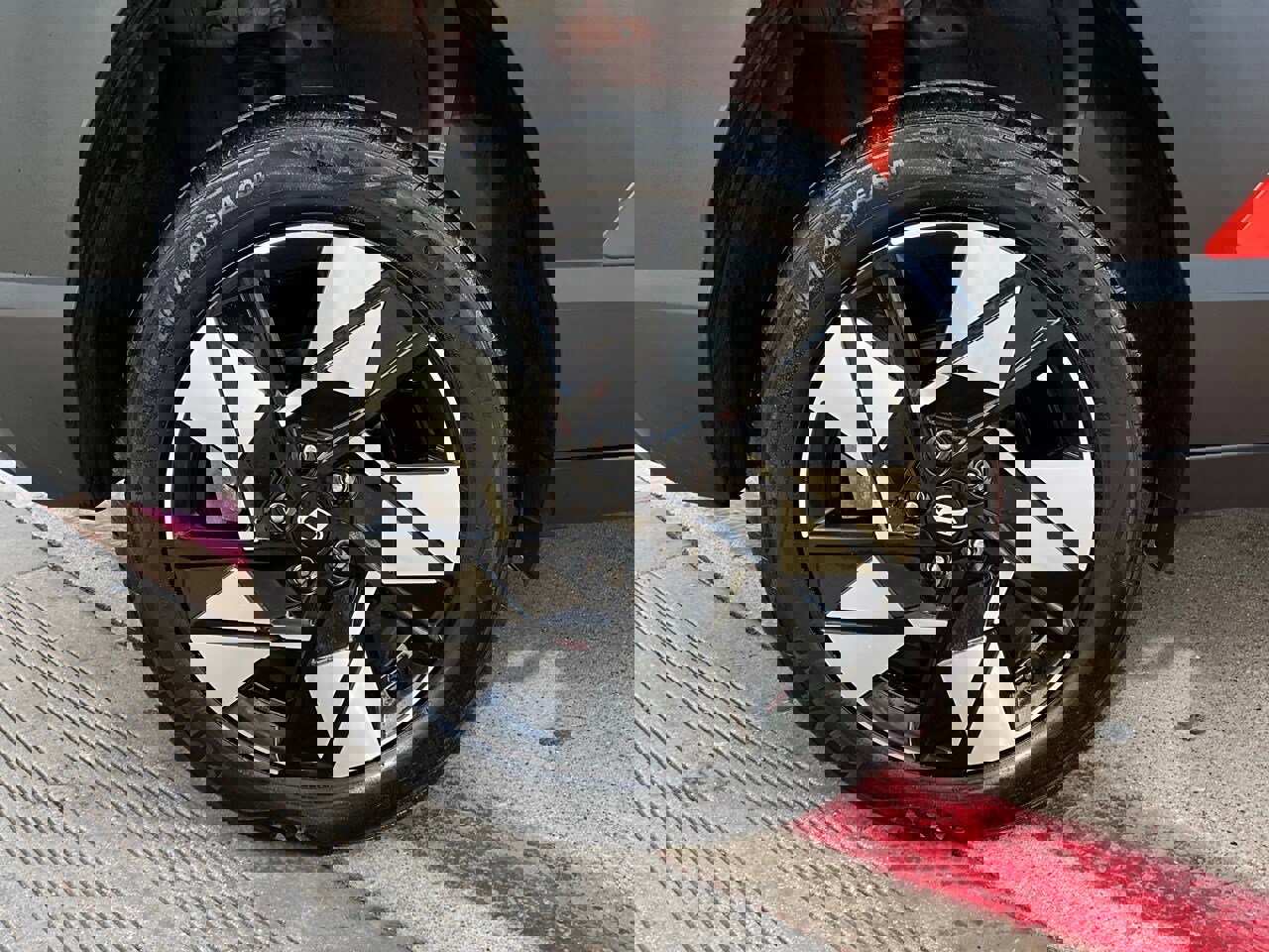 Used 2025 Hyundai Kona SEL image 9