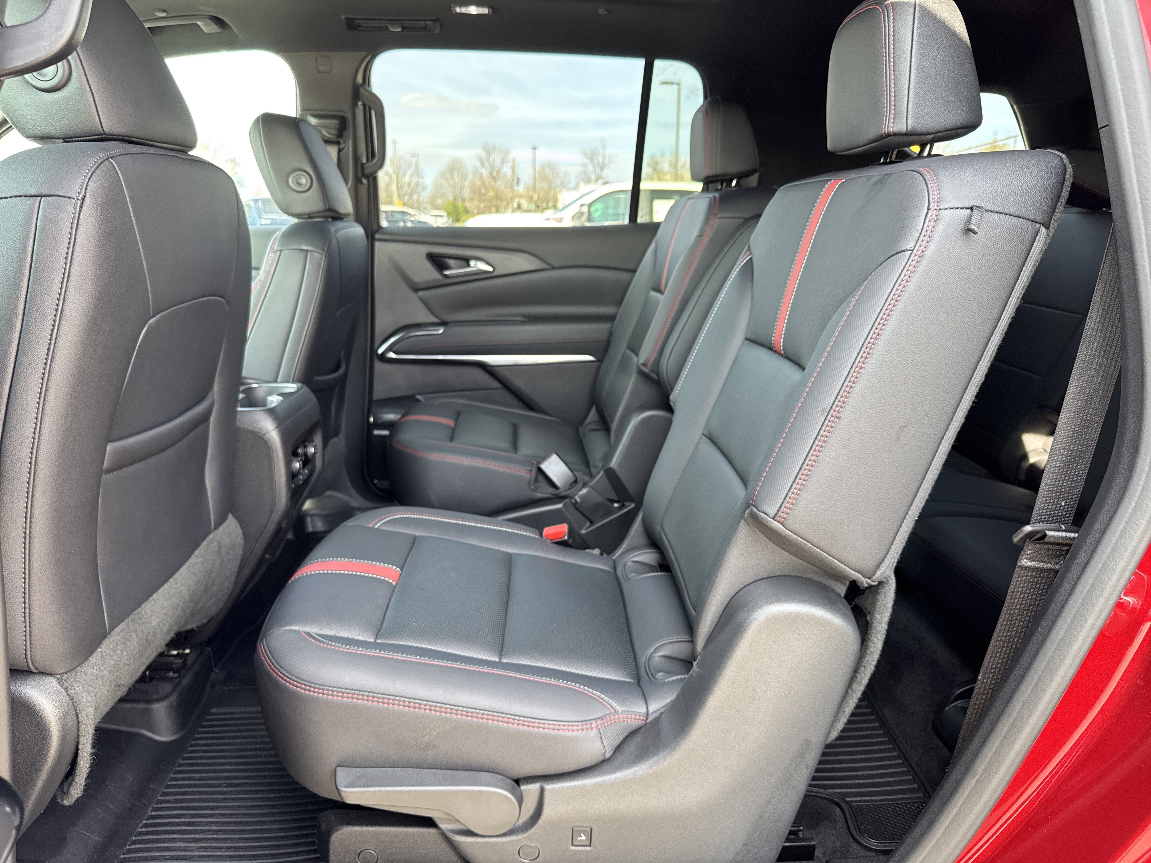 Used 2024 Chevrolet Traverse RS image 30