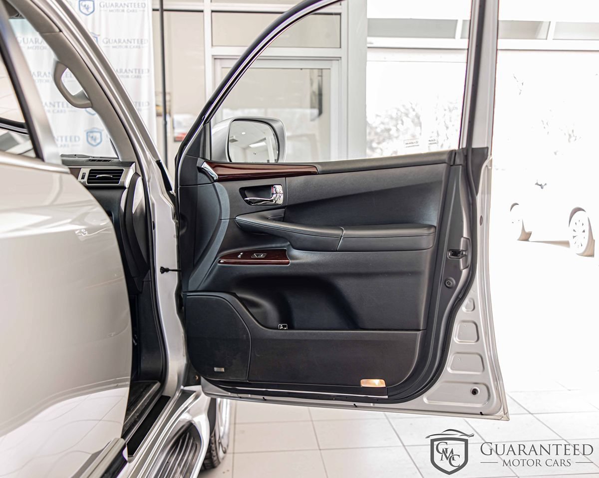 Used 2015 Lexus LX 570 4WD w/ Luxury Package image 44