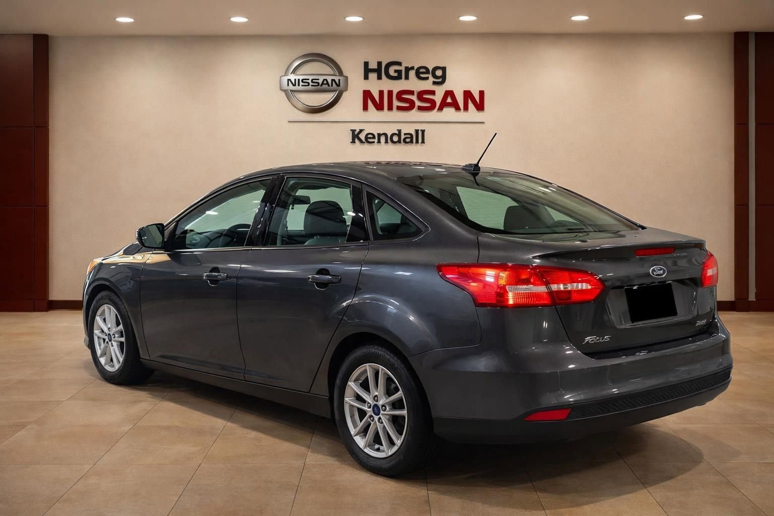 Used 2017 Ford Focus SE FWD image 2
