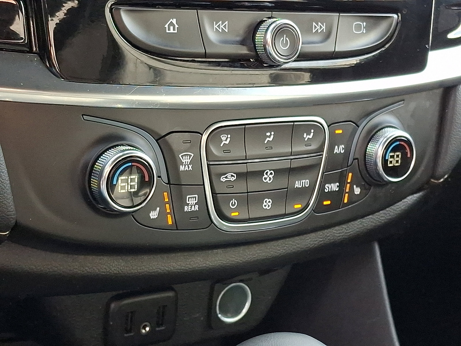 Certified 2023 Chevrolet Traverse LT image 17