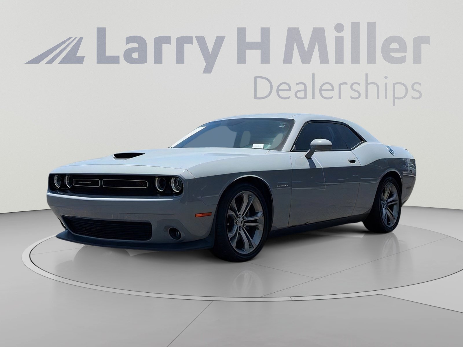 Used 2022 Dodge Challenger R/T RWD image 2