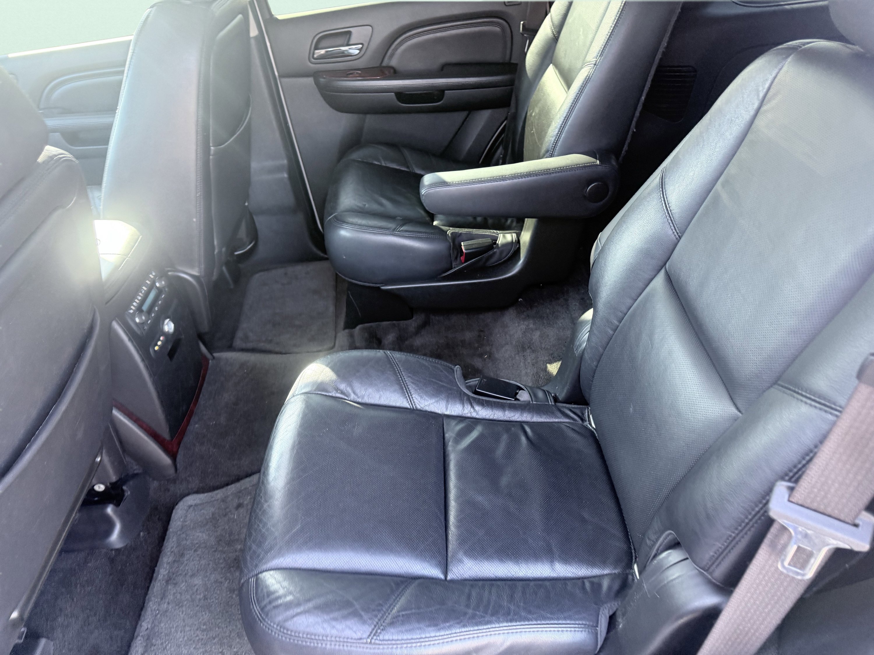 Used 2012 Cadillac Escalade Luxury RWD image 31