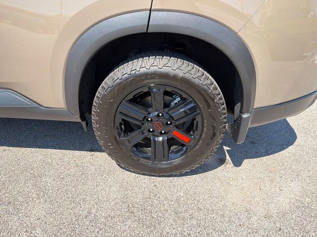 Used 2025 Nissan Rogue SV image 44
