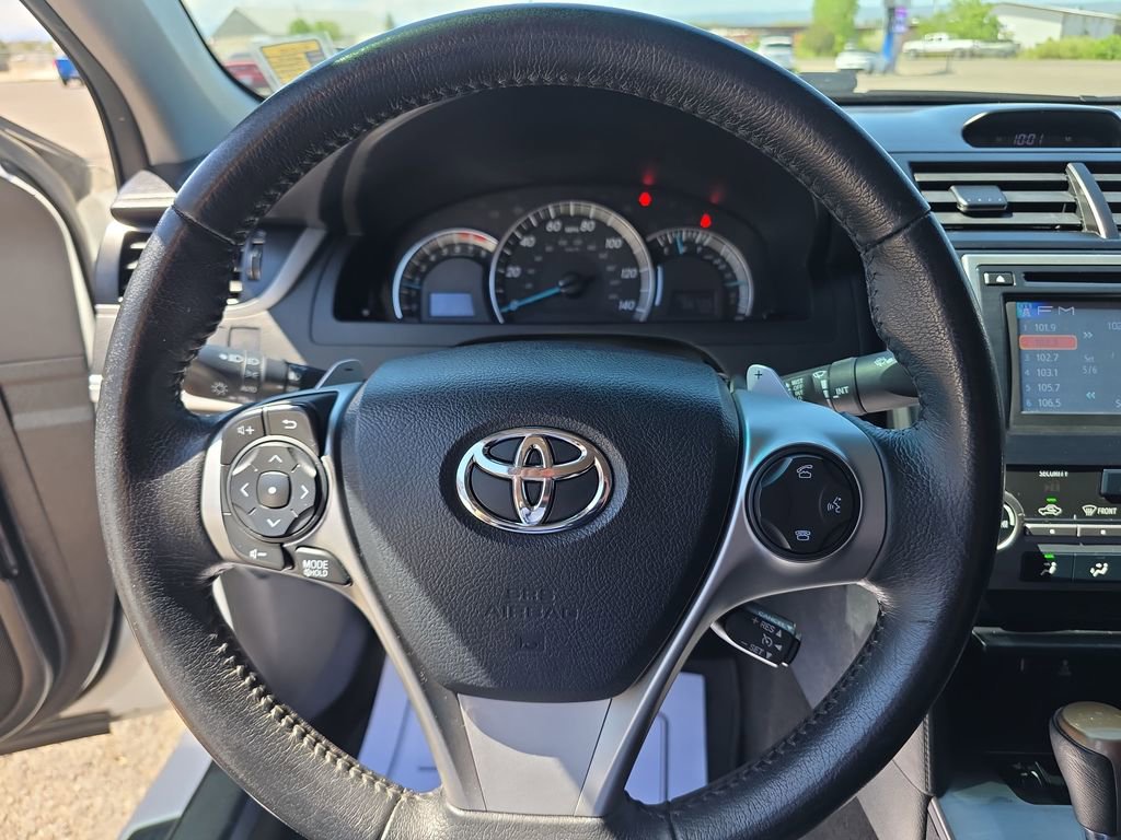 Used 2014 Toyota Camry SE w/ Leather Package FWD image 16