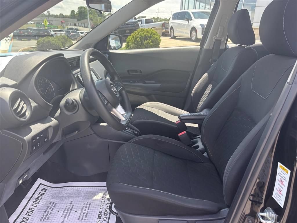 Used 2022 Nissan Kicks S FWD image 11