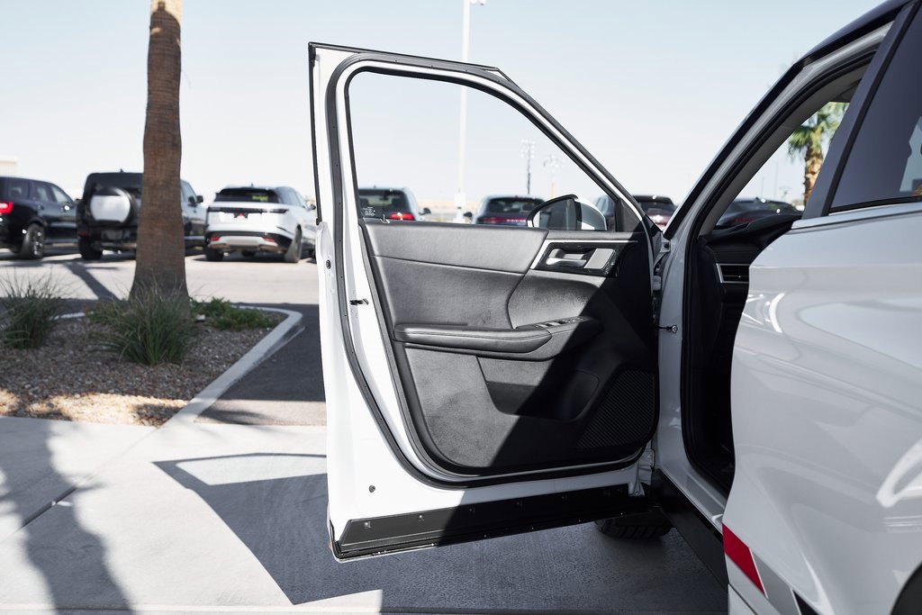 Used 2024 Mitsubishi Outlander Ralliart image 17