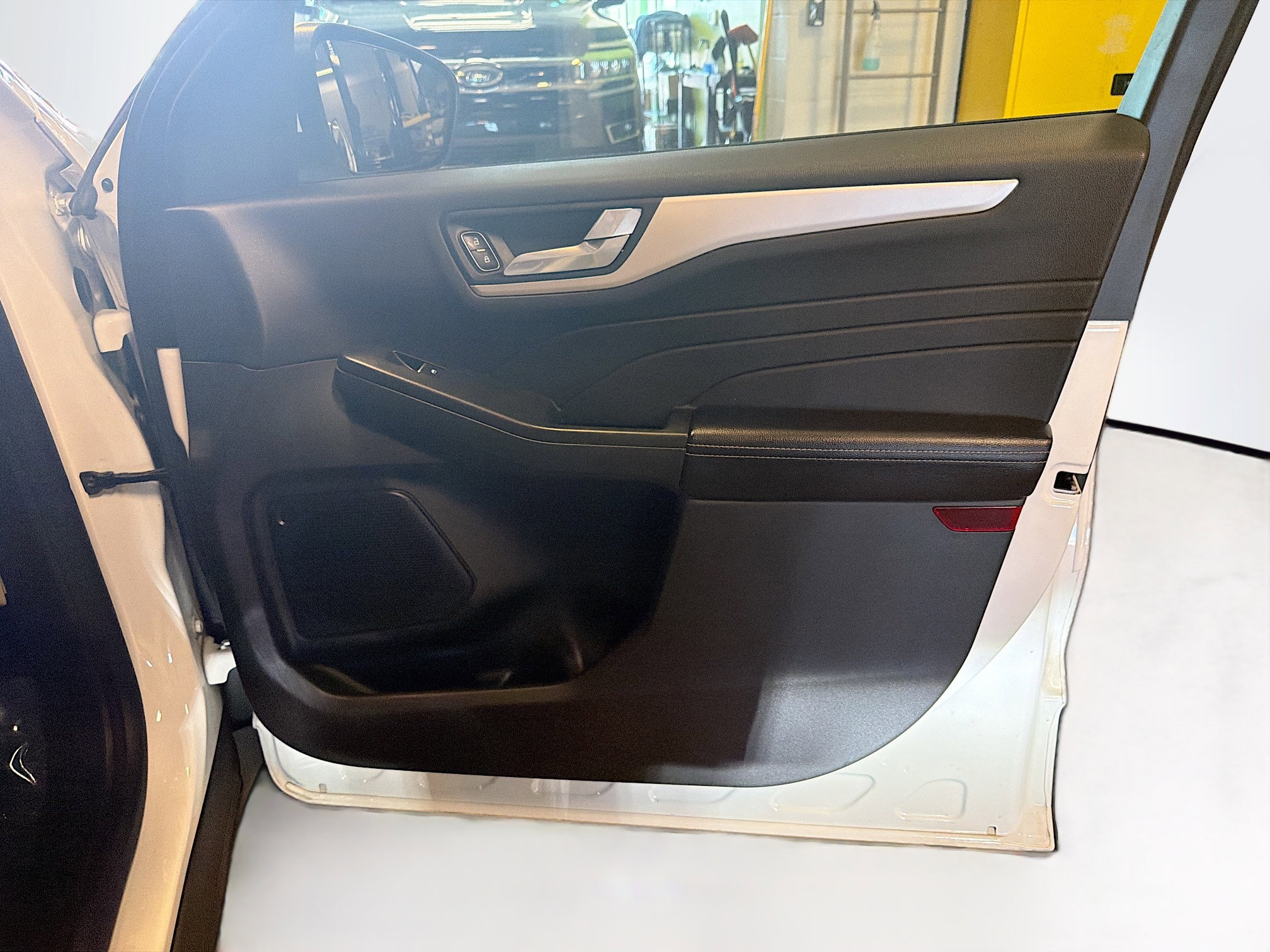 Used 2021 Ford Escape SE w/ Cold Weather Package image 31