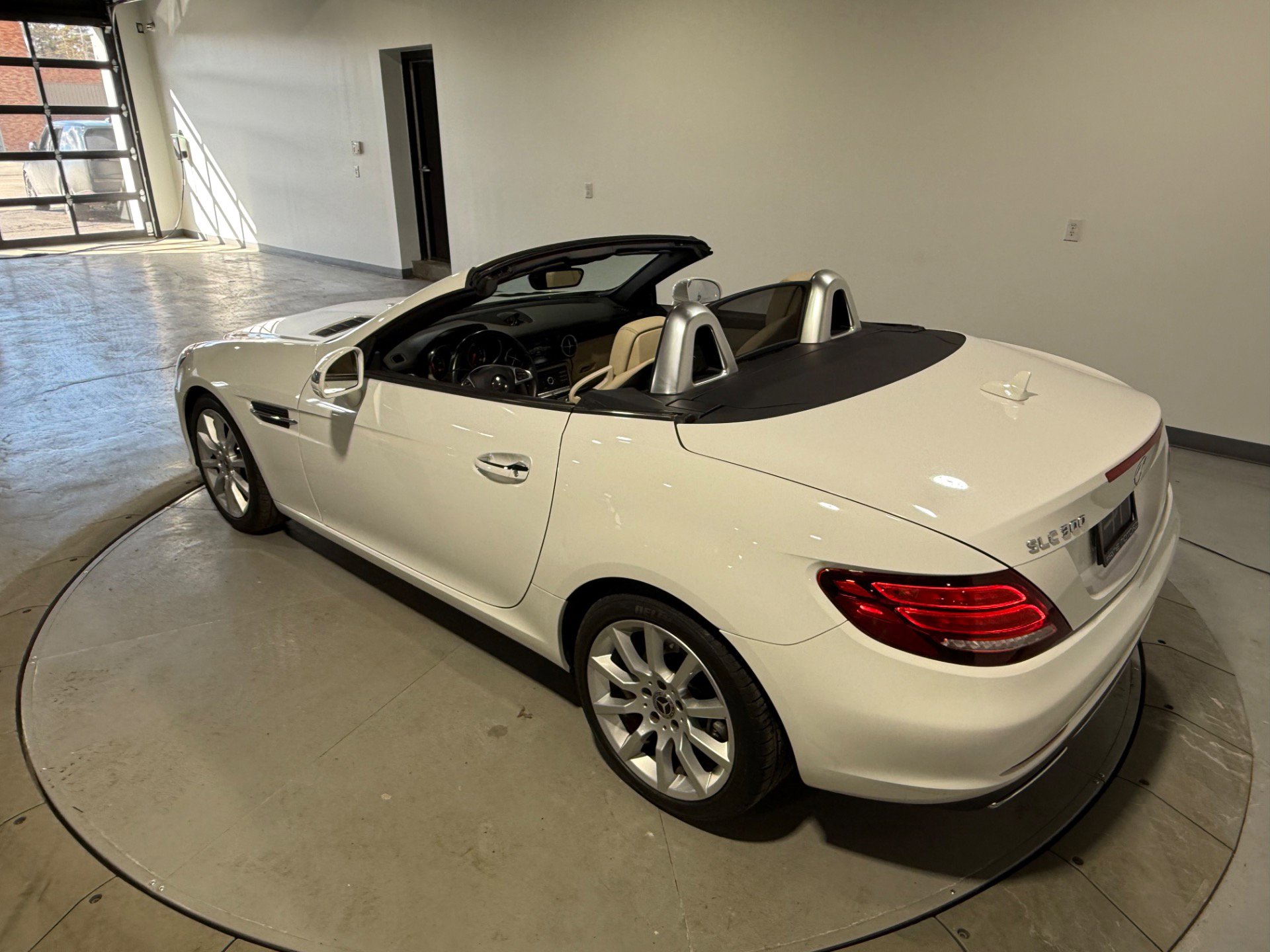 Used 2017 Mercedes-Benz SLC 300 w/ Premium 2 Package image 13