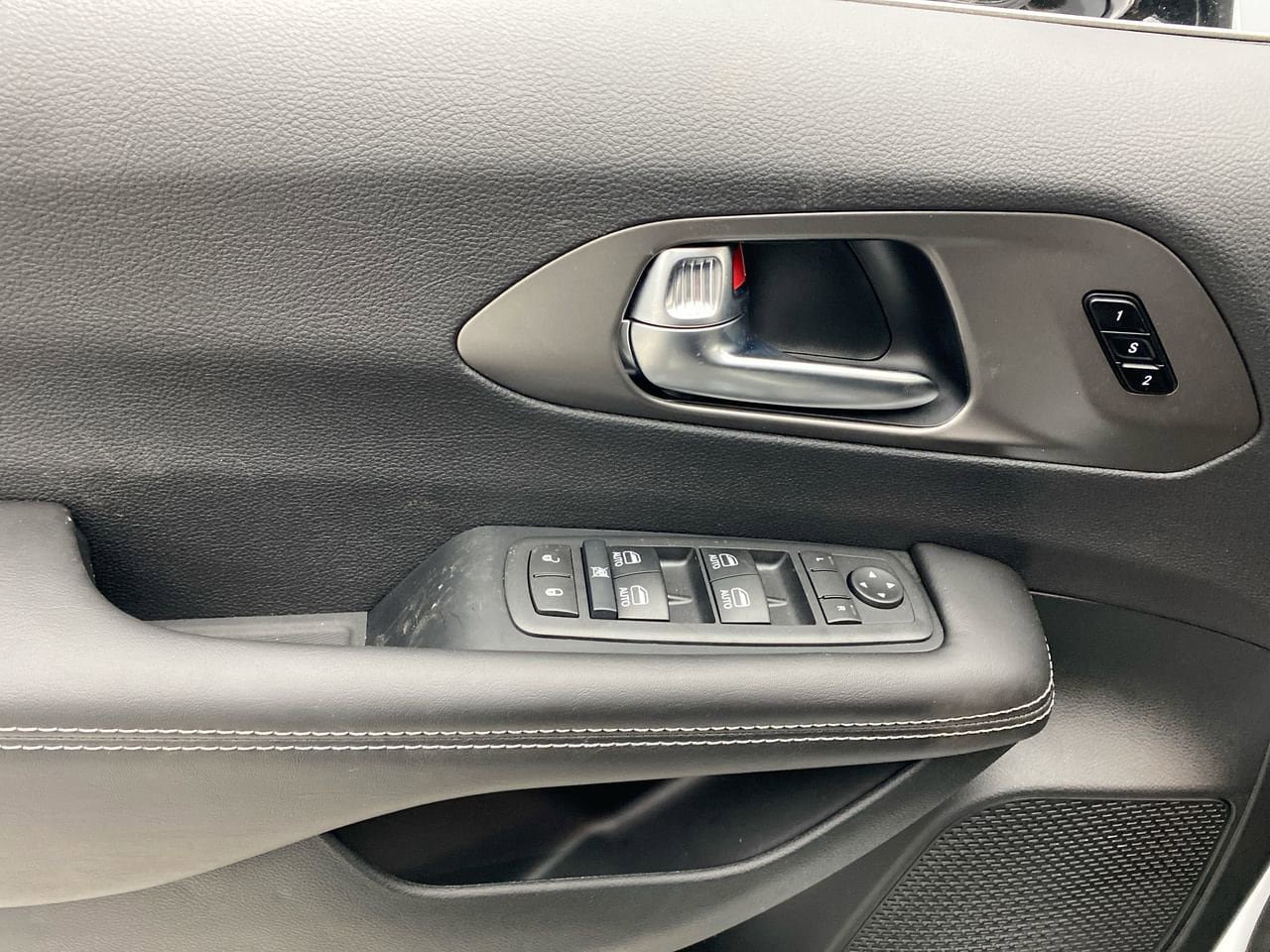 New 2027 Chrysler Pacifica Select FWD image 12