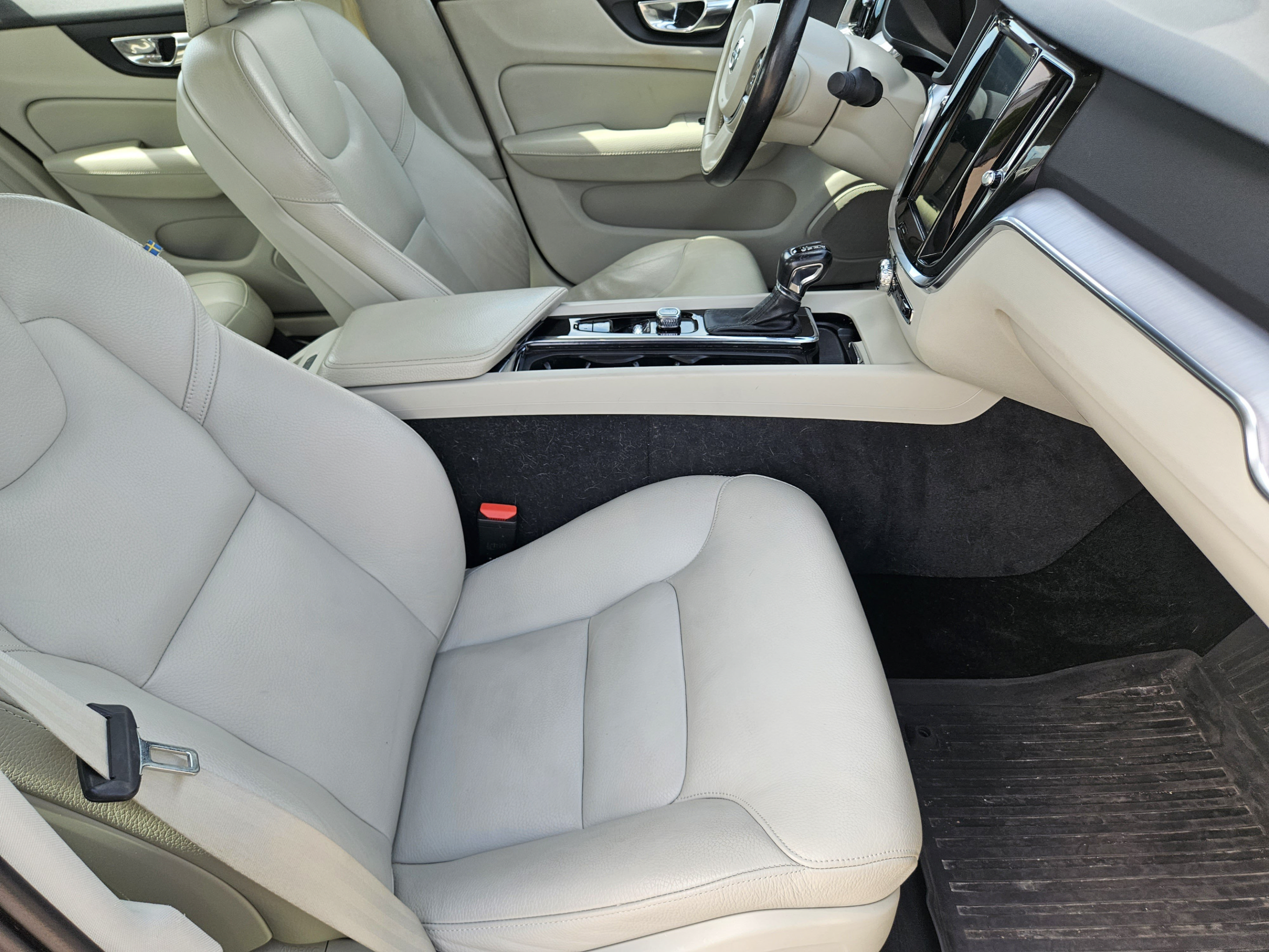 Used 2019 Volvo S60 T6 Momentum w/ Premium Package AWD/4WD image 6