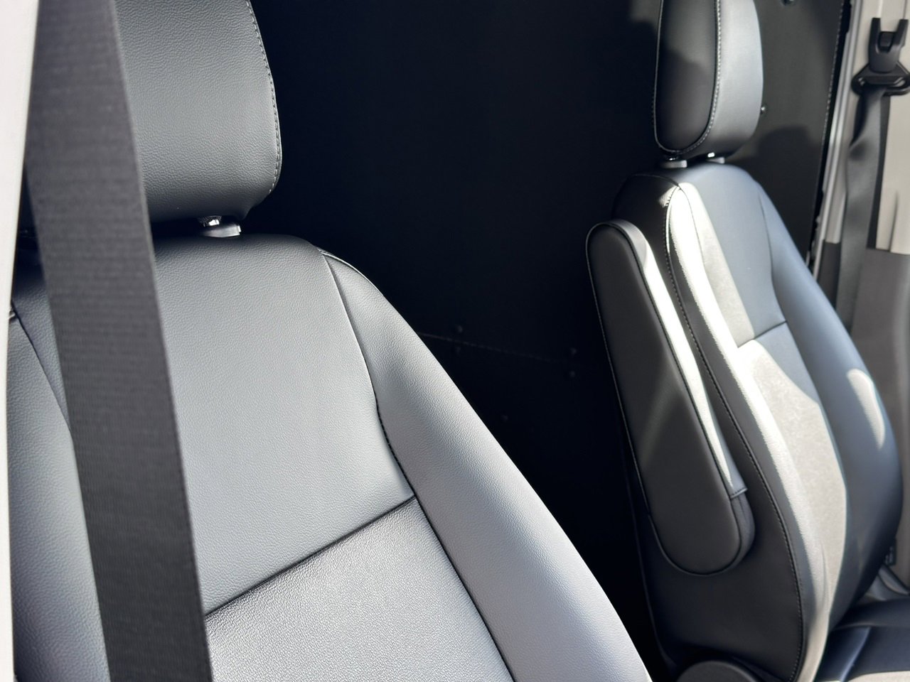 New 2026 Ford Transit 150 148 Medium Roof w/ Load Area Protection Package image 8